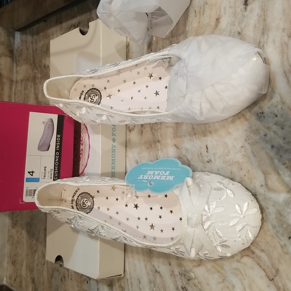 Girls shoes New - Picture 3 of 3